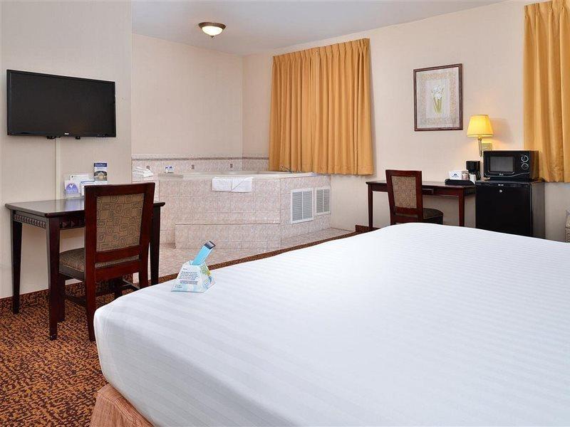 Americas Best Value Inn Westmorland Екстериор снимка