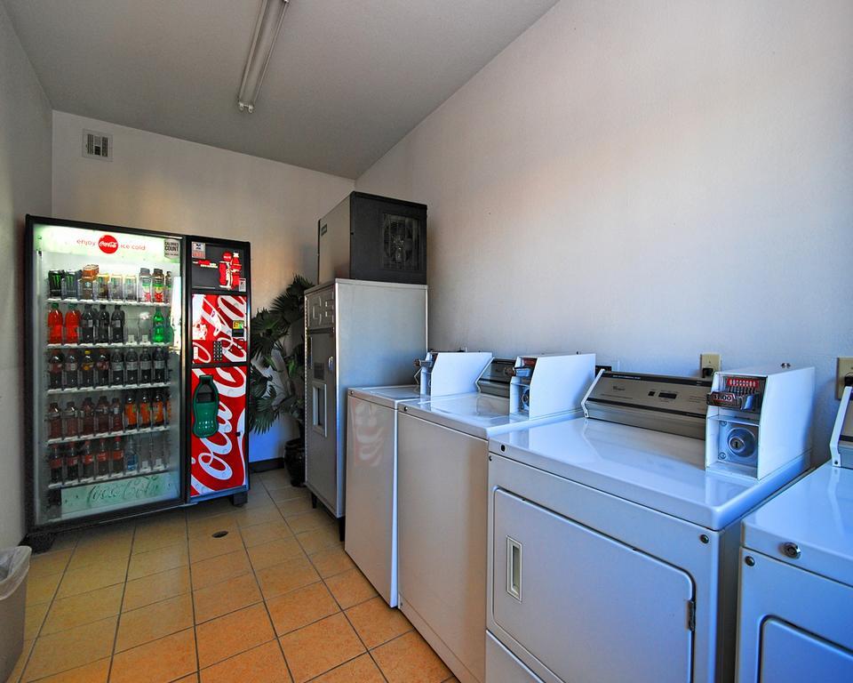 Americas Best Value Inn Westmorland Екстериор снимка