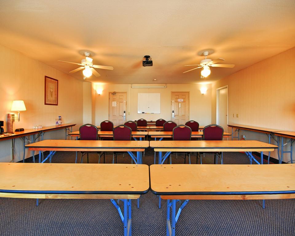 Americas Best Value Inn Westmorland Екстериор снимка