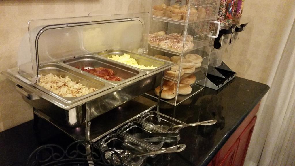 Americas Best Value Inn Westmorland Екстериор снимка