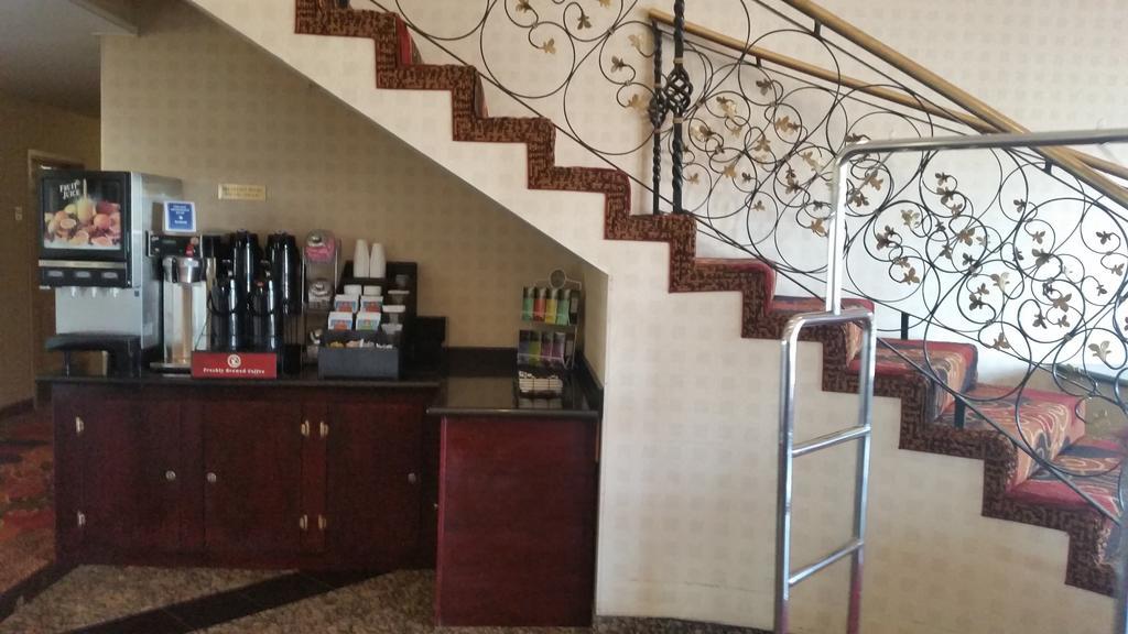 Americas Best Value Inn Westmorland Екстериор снимка