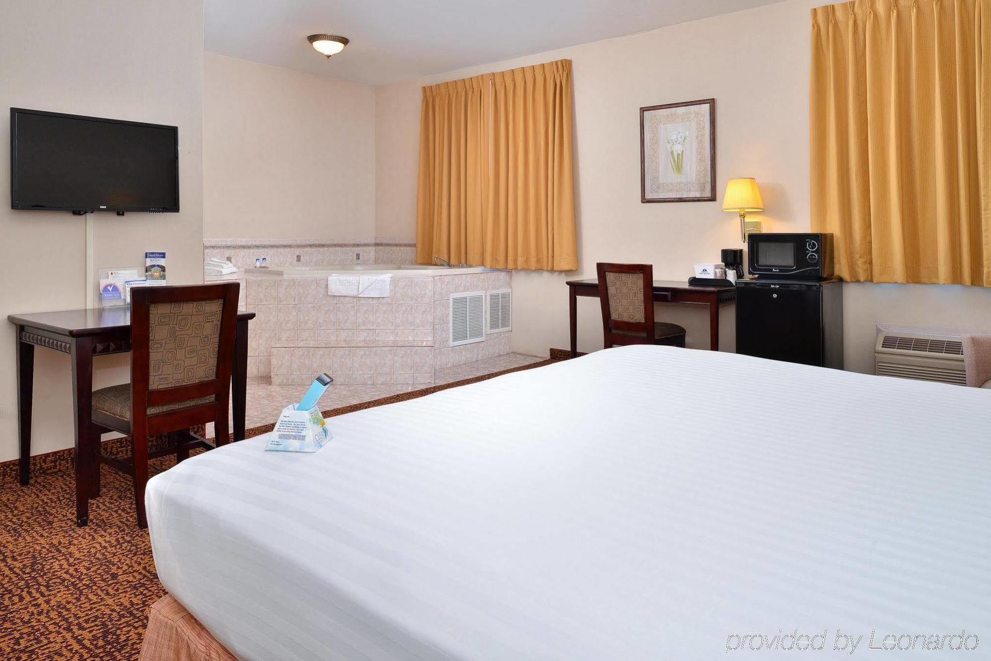 Americas Best Value Inn Westmorland Екстериор снимка