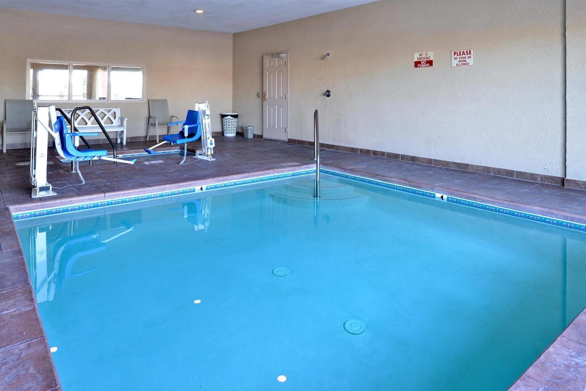 Americas Best Value Inn Westmorland Екстериор снимка