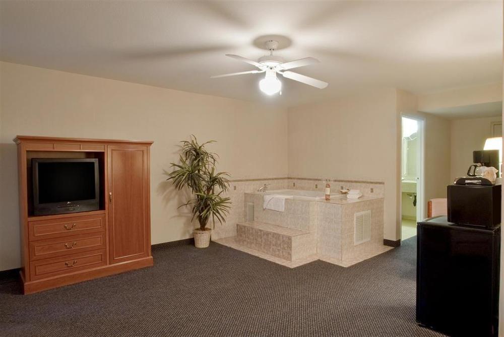 Americas Best Value Inn Westmorland Стая снимка